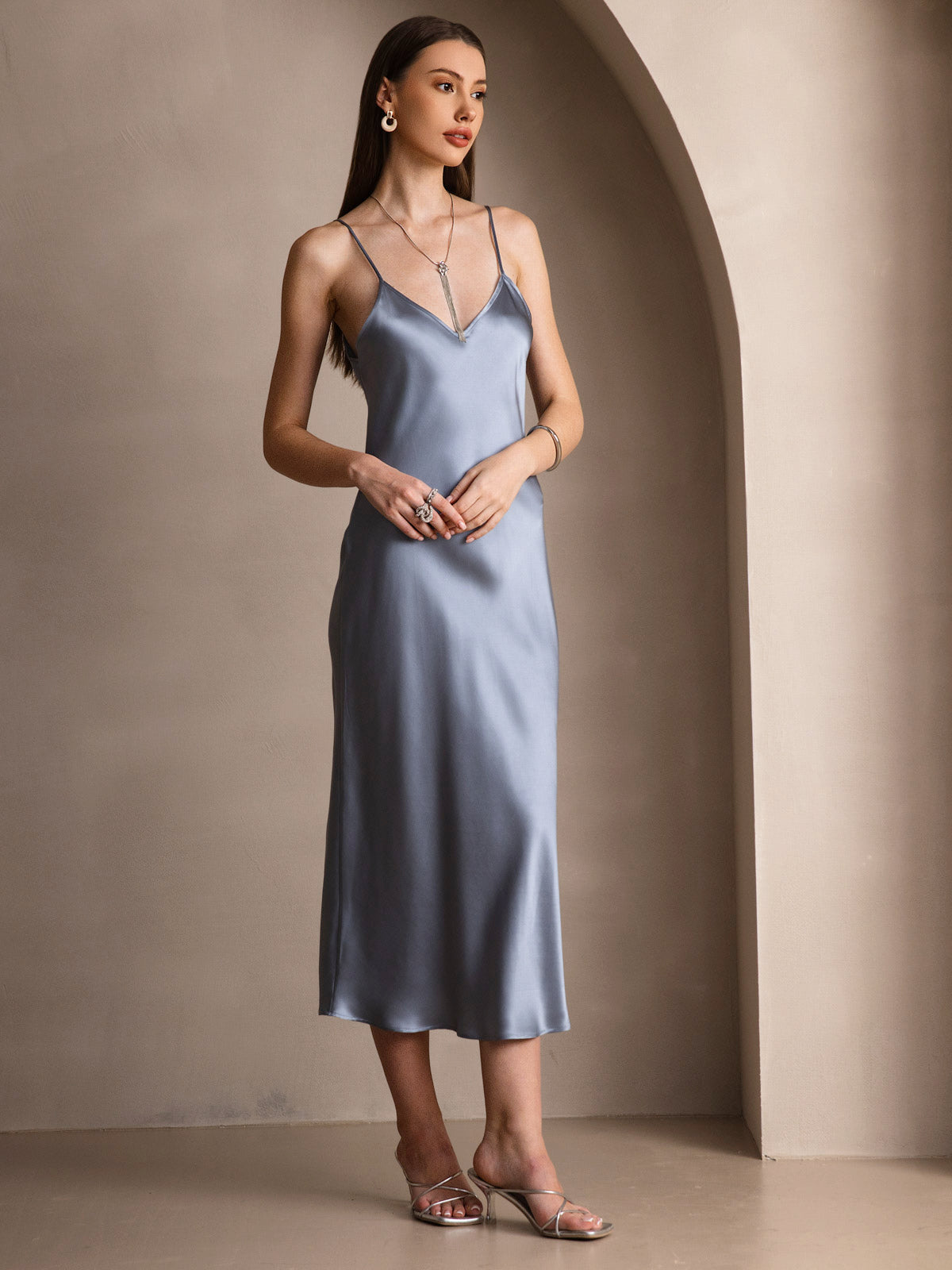 Robe Longue en Soie avec Bretelles Spaghetti Robe Longue en Soie avec Bretelles Spaghetti