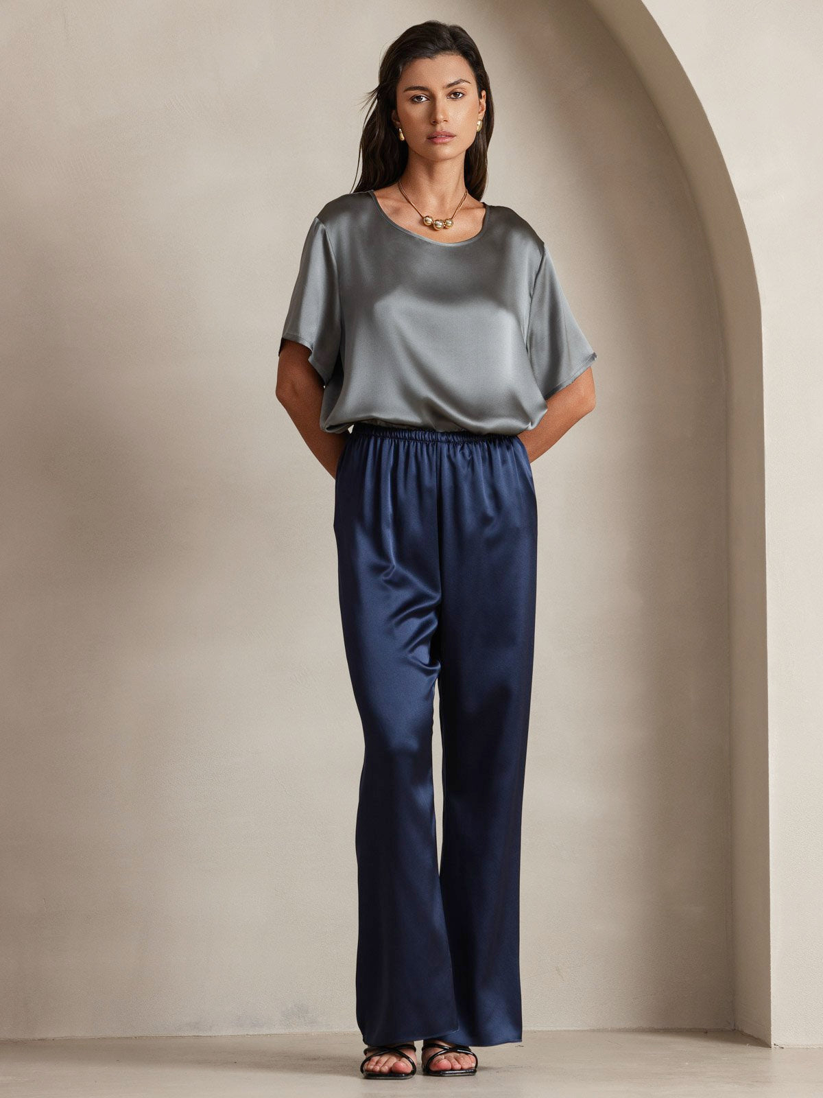 Pure Soie Manches Courtes T-shirt (pantalon non inclus) Pure Soie Manches Courtes T-shirt (pantalon non inclus)