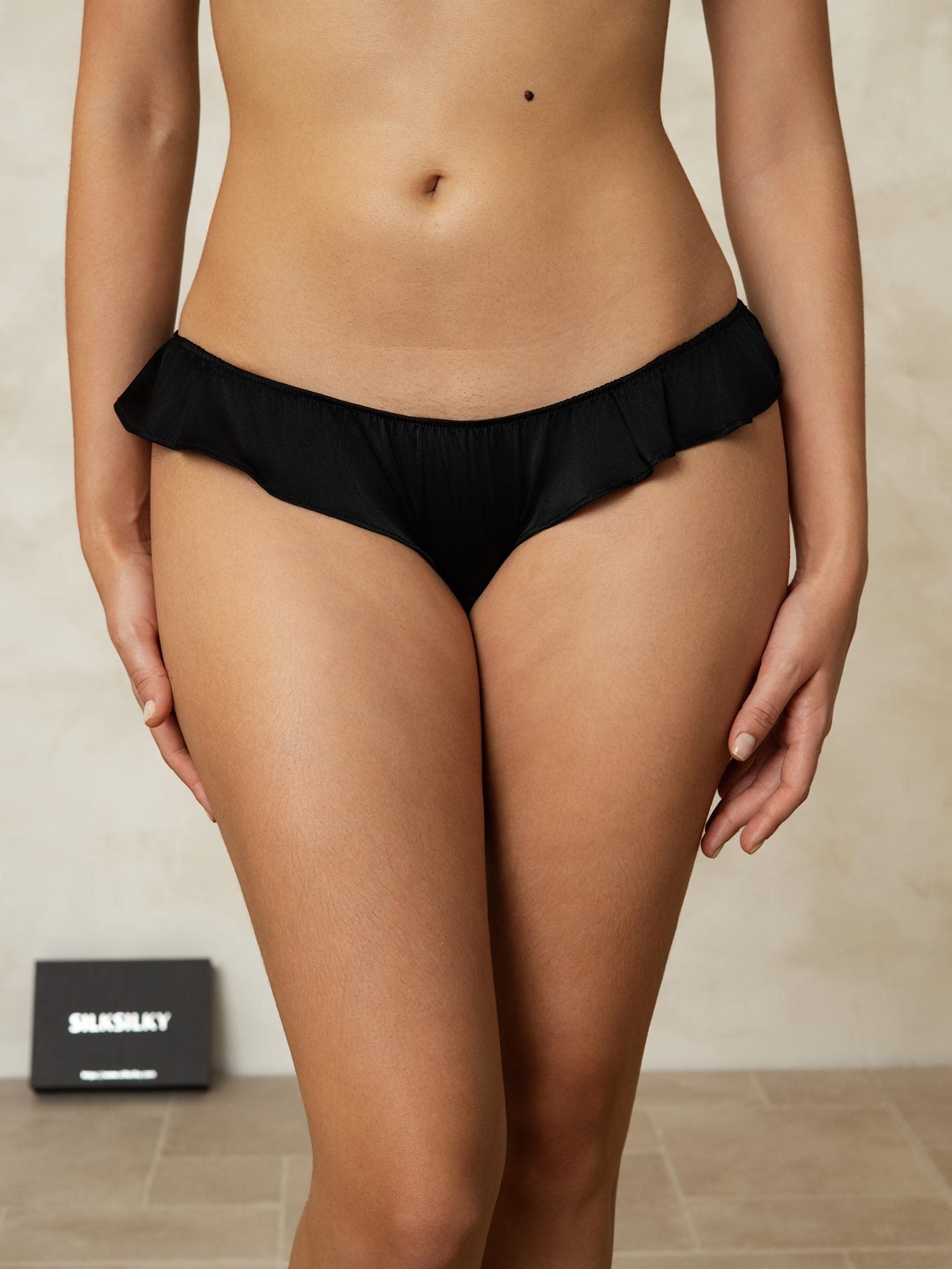 Culottes en Soie avec Volants (Soutien-Gorge Non Inclus) Culottes en Soie avec Volants (Soutien-Gorge Non Inclus)