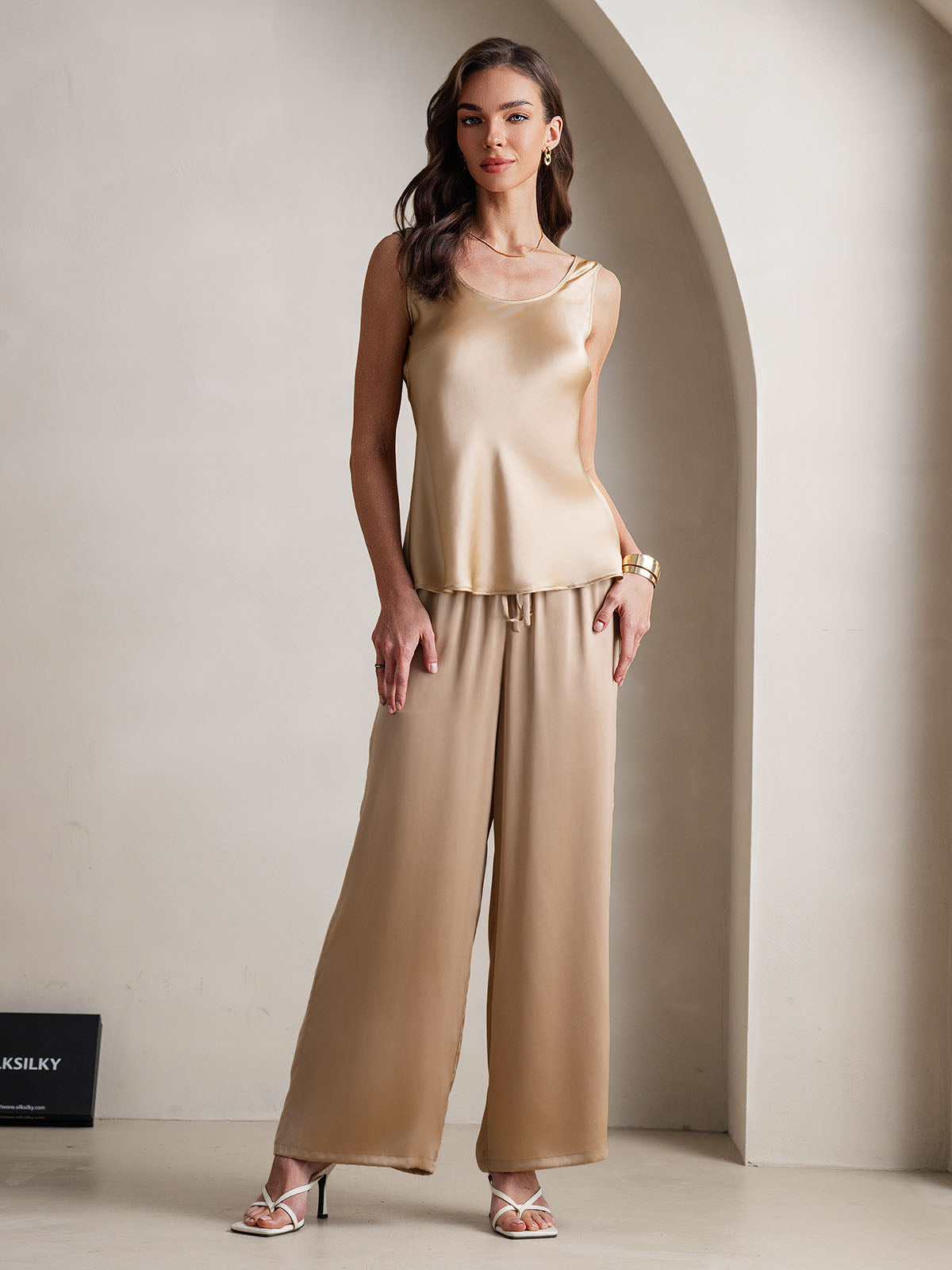 Ensemble pyjama en soie pure avec camisole et pantalon large Ensemble pyjama en soie pure avec camisole et pantalon large