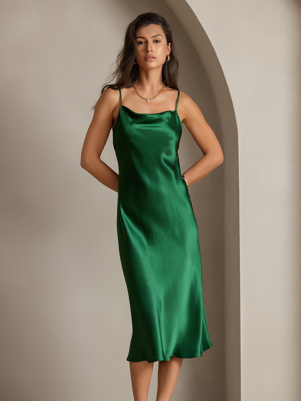 Robe Maxi Longue en Soie Pure avec Bretelles Robe Maxi Longue en Soie Pure avec Bretelles