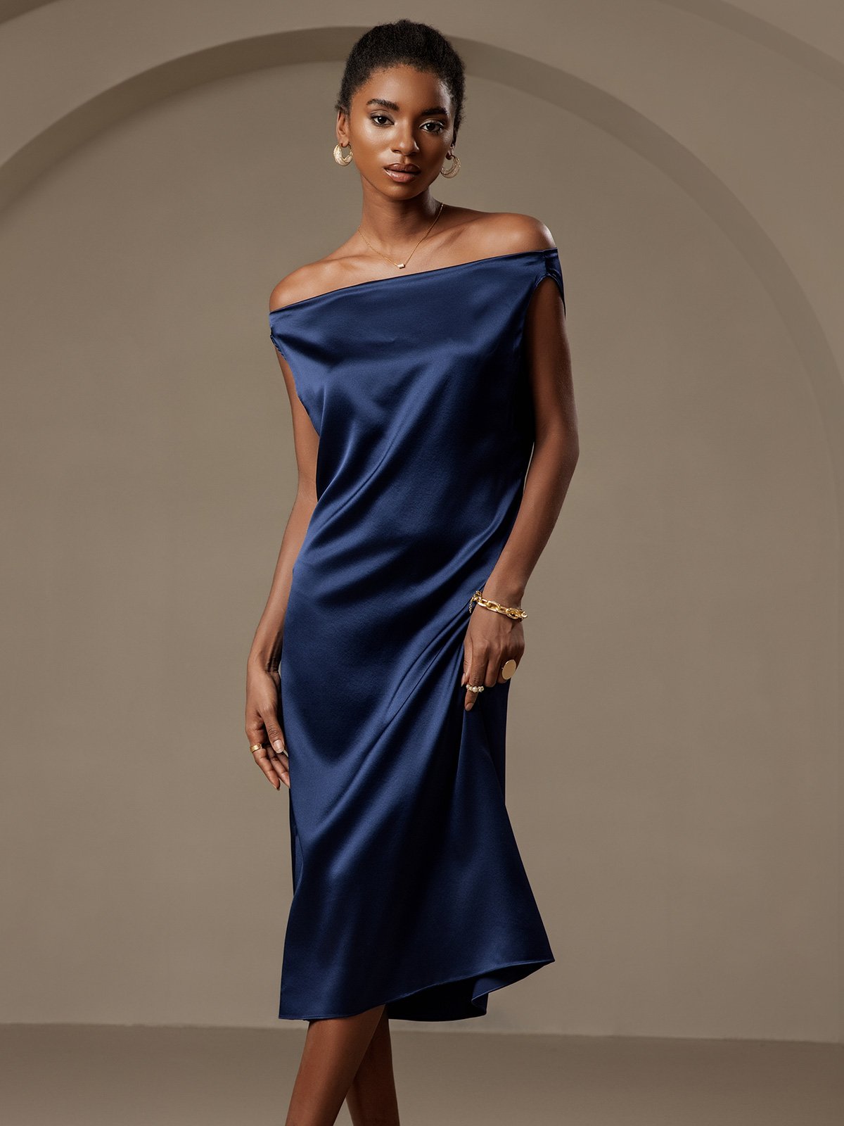 19Momme Robe sans manches en soie élégante à col bénitier 19Momme Robe sans manches en soie élégante à col bénitier