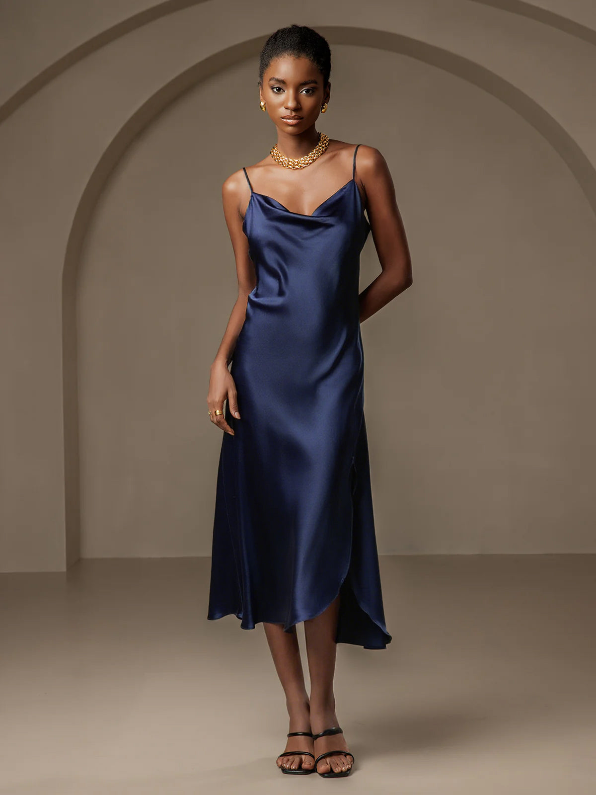 19Momme Robe Longue Chic en Biais de Soie à Col Bénitier 19Momme Robe Longue Chic en Biais de Soie à Col Bénitier