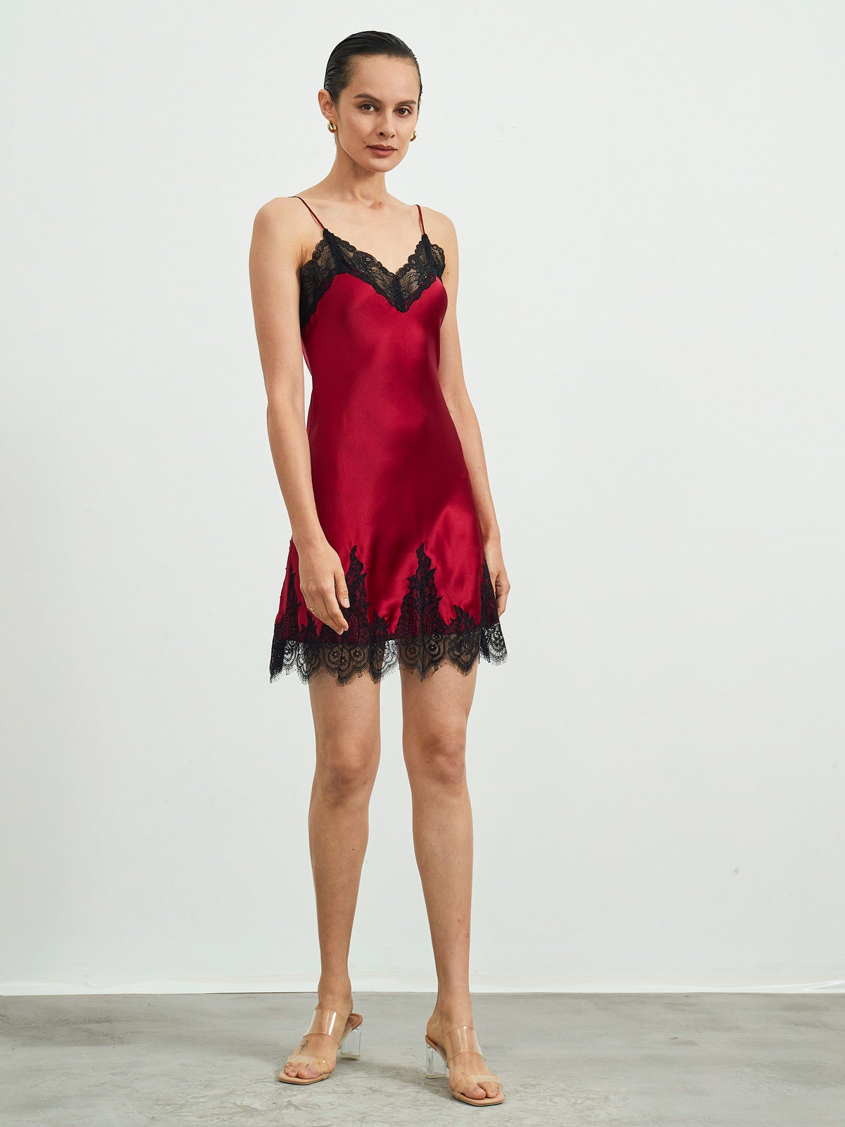 Robe de Nuit en Dentelle de Soie Pure Robe de Nuit en Dentelle de Soie Pure