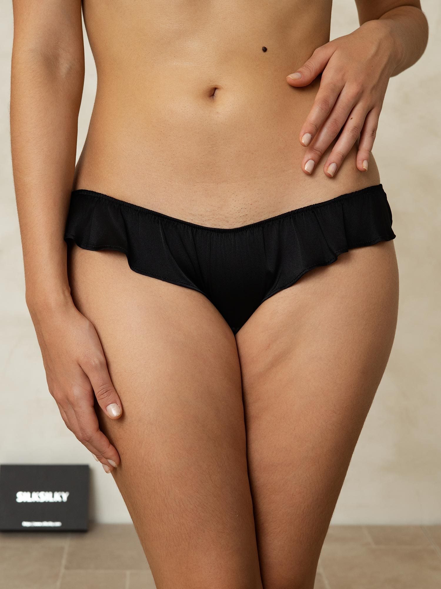 Culottes en Soie avec Volants (Soutien-Gorge Non Inclus) Culottes en Soie avec Volants (Soutien-Gorge Non Inclus)