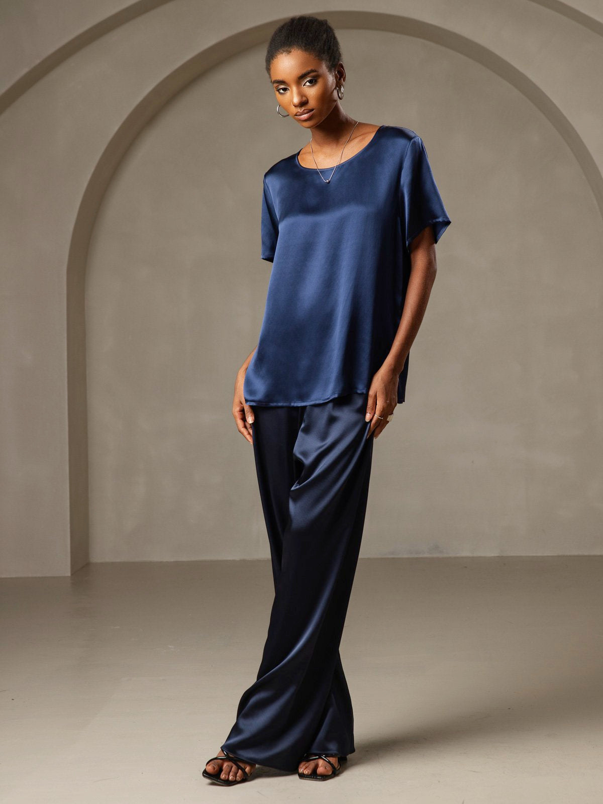 Pure Soie Manches Courtes T-shirt (pantalon non inclus) Pure Soie Manches Courtes T-shirt (pantalon non inclus)