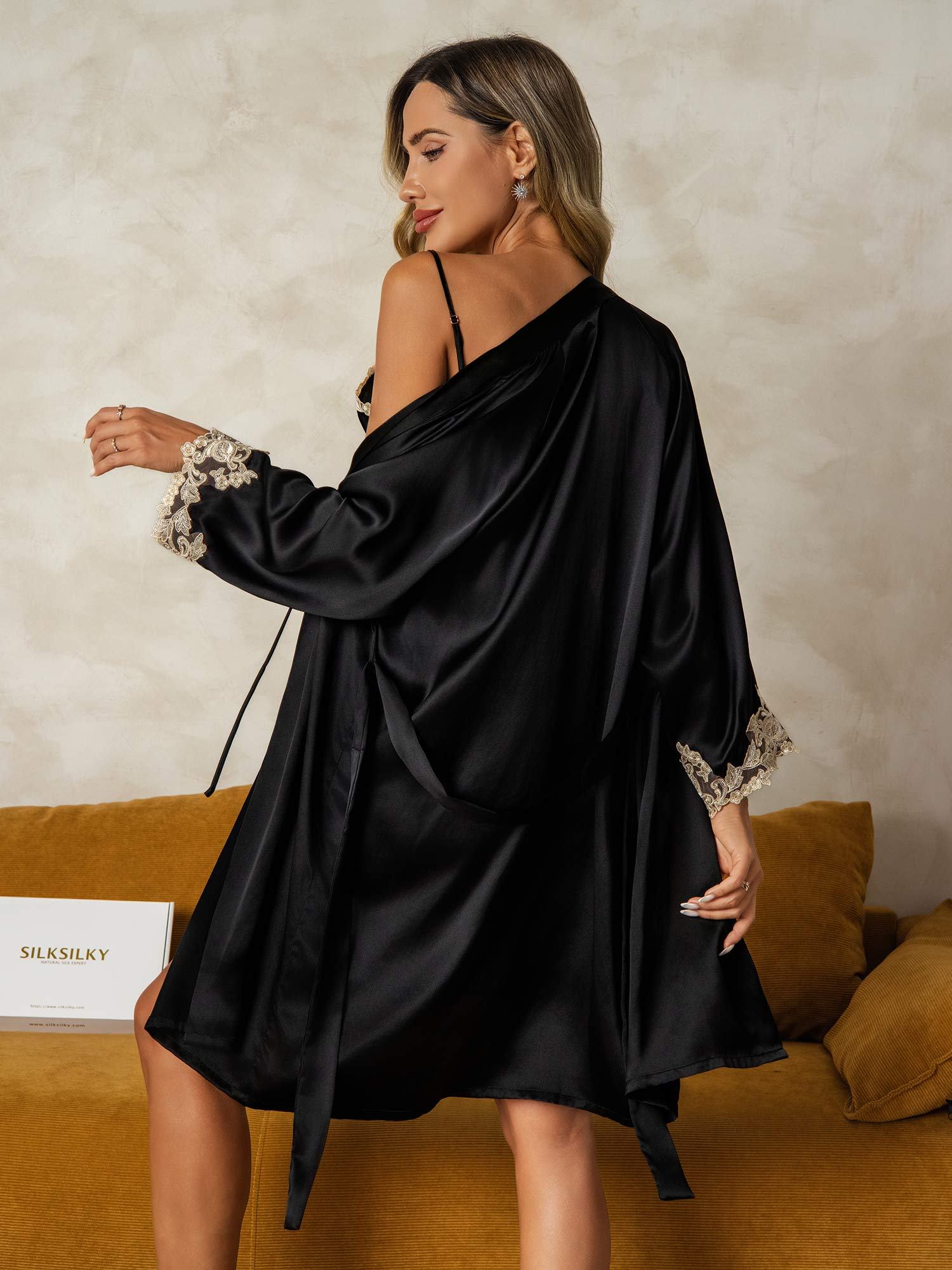 Ensemble Élégant Nuisette Et Peignoir En Pure Soie 2 Pièces Ensemble Élégant Nuisette Et Peignoir En Pure Soie 2 Pièces
