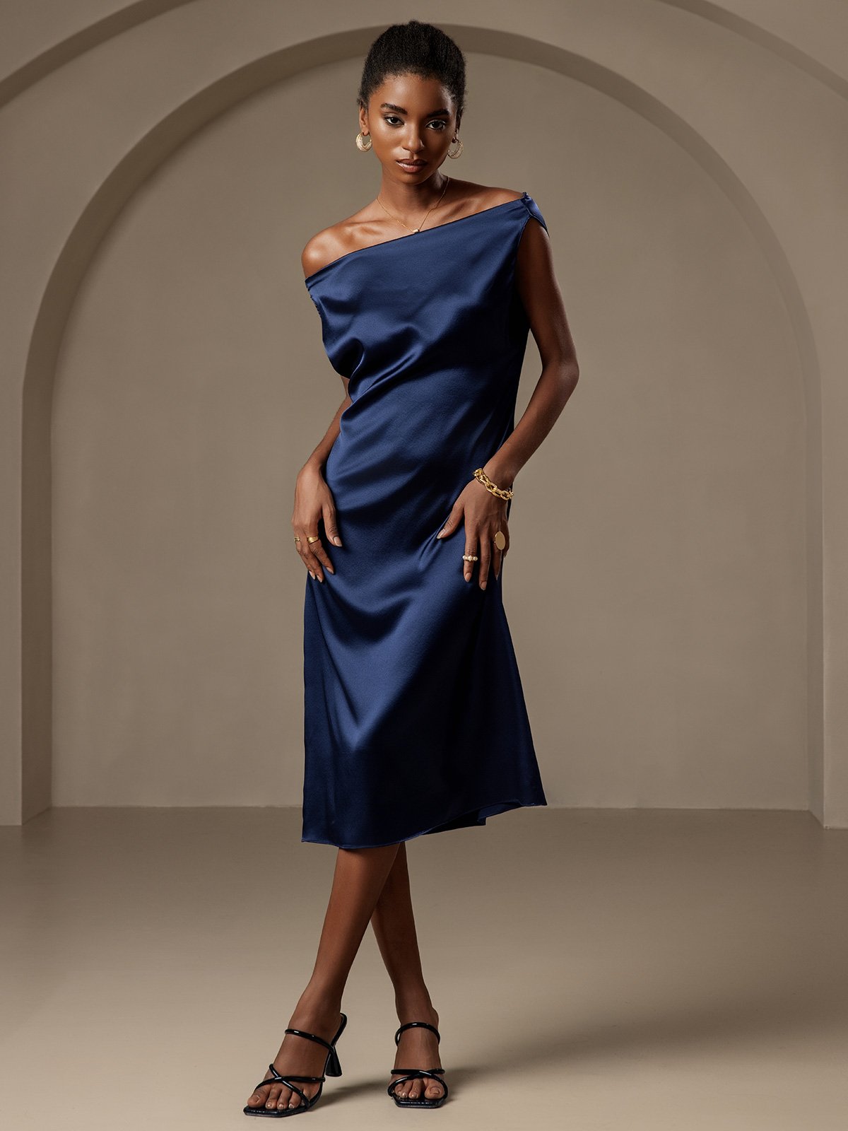 19Momme Robe sans manches en soie élégante à col bénitier 19Momme Robe sans manches en soie élégante à col bénitier