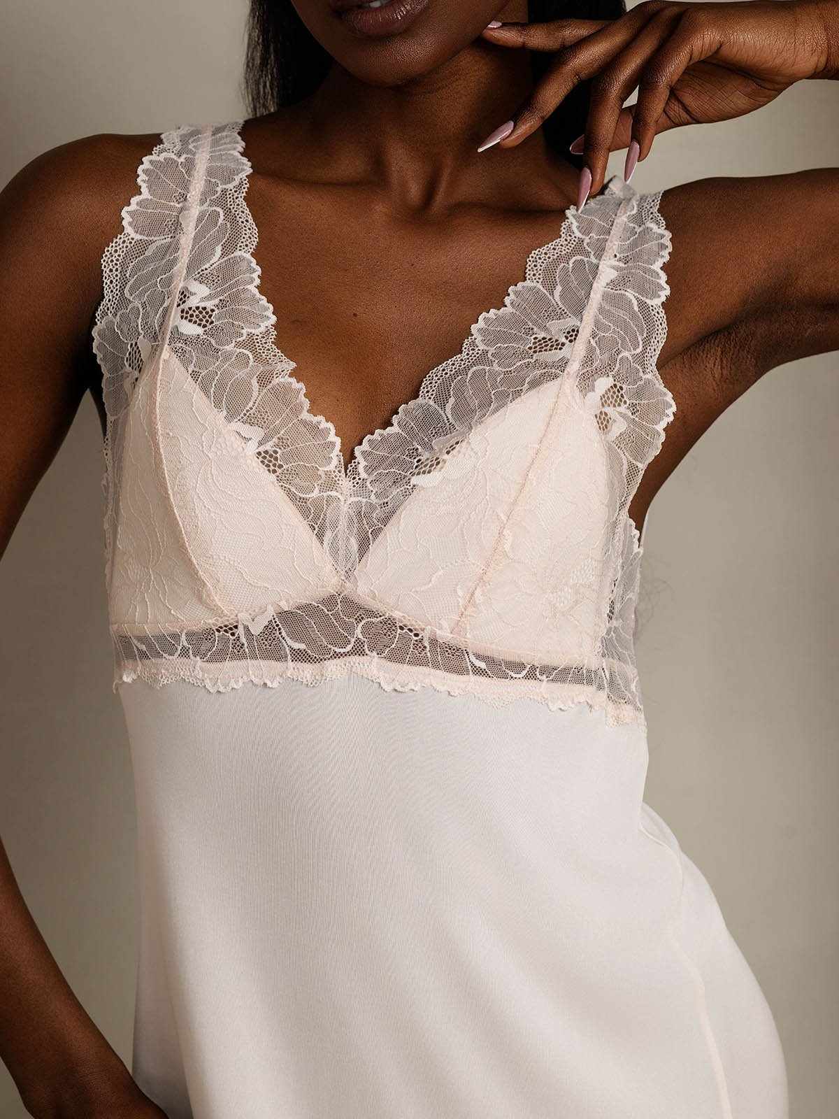 Robe Débardeur En Mélange De Soie Avec Dentelle Robe Débardeur En Mélange De Soie Avec Dentelle