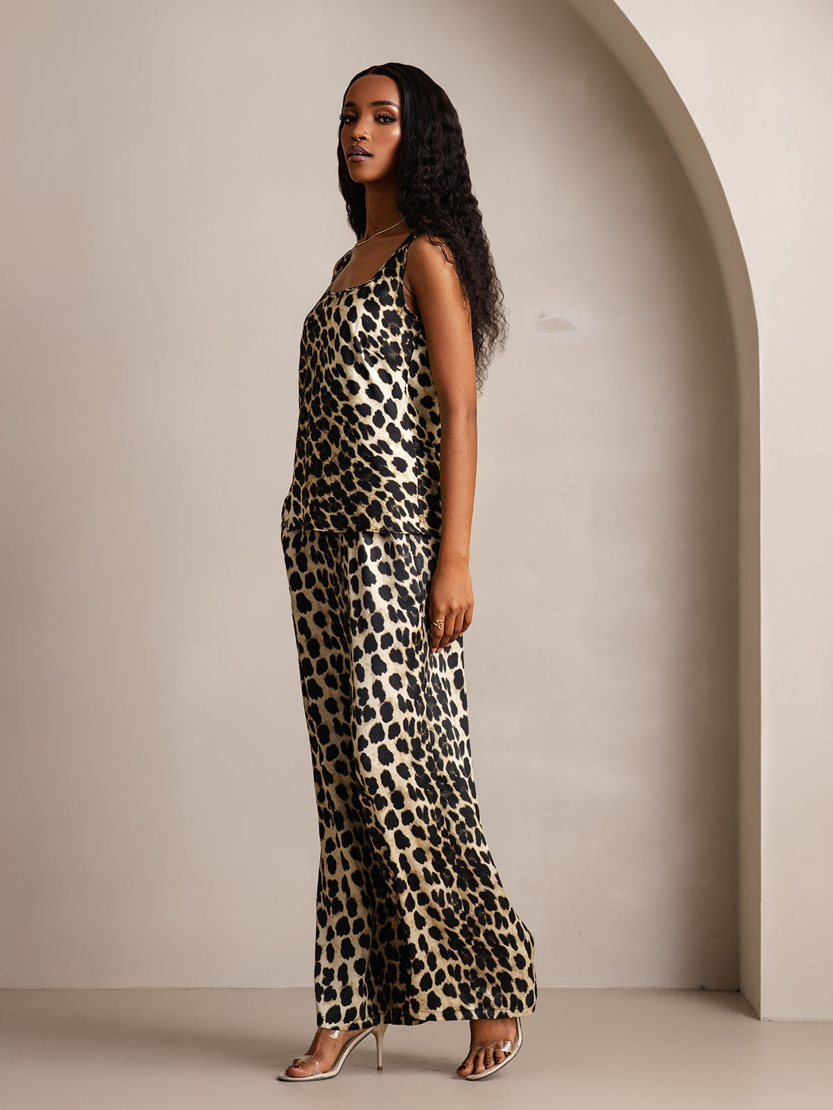 Ensemble pyjama en soie pure avec camisole et pantalon large Ensemble pyjama en soie pure avec camisole et pantalon large