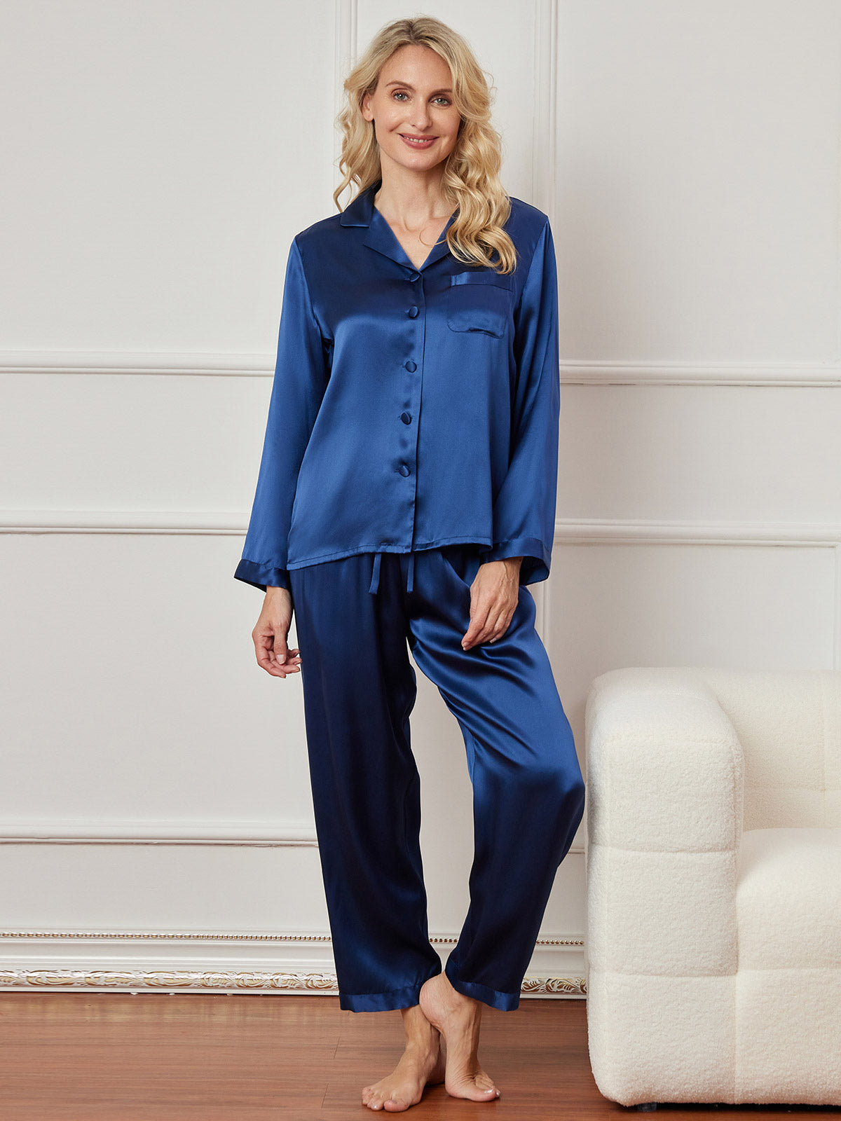 Pyjama DéContracté Pour Femmes En Pur Soie Avec Boutonnage Pyjama DéContracté Pour Femmes En Pur Soie Avec Boutonnage