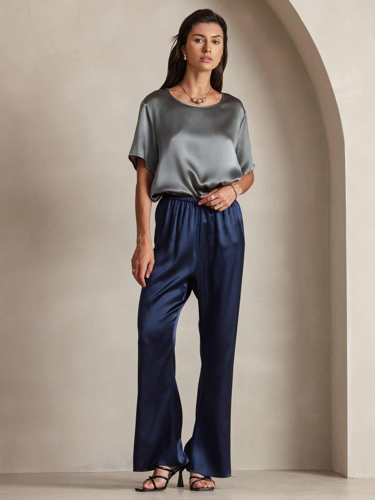Pure Soie Manches Courtes T-shirt (pantalon non inclus) Pure Soie Manches Courtes T-shirt (pantalon non inclus)
