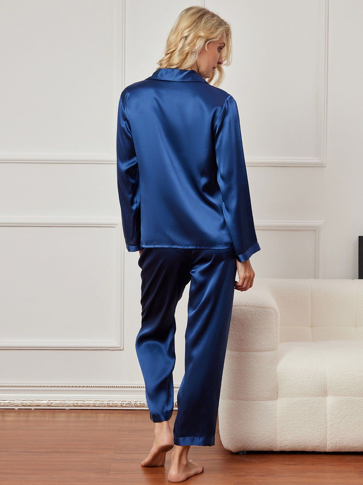 Pyjama DéContracté Pour Femmes En Pur Soie Avec Boutonnage Pyjama DéContracté Pour Femmes En Pur Soie Avec Boutonnage