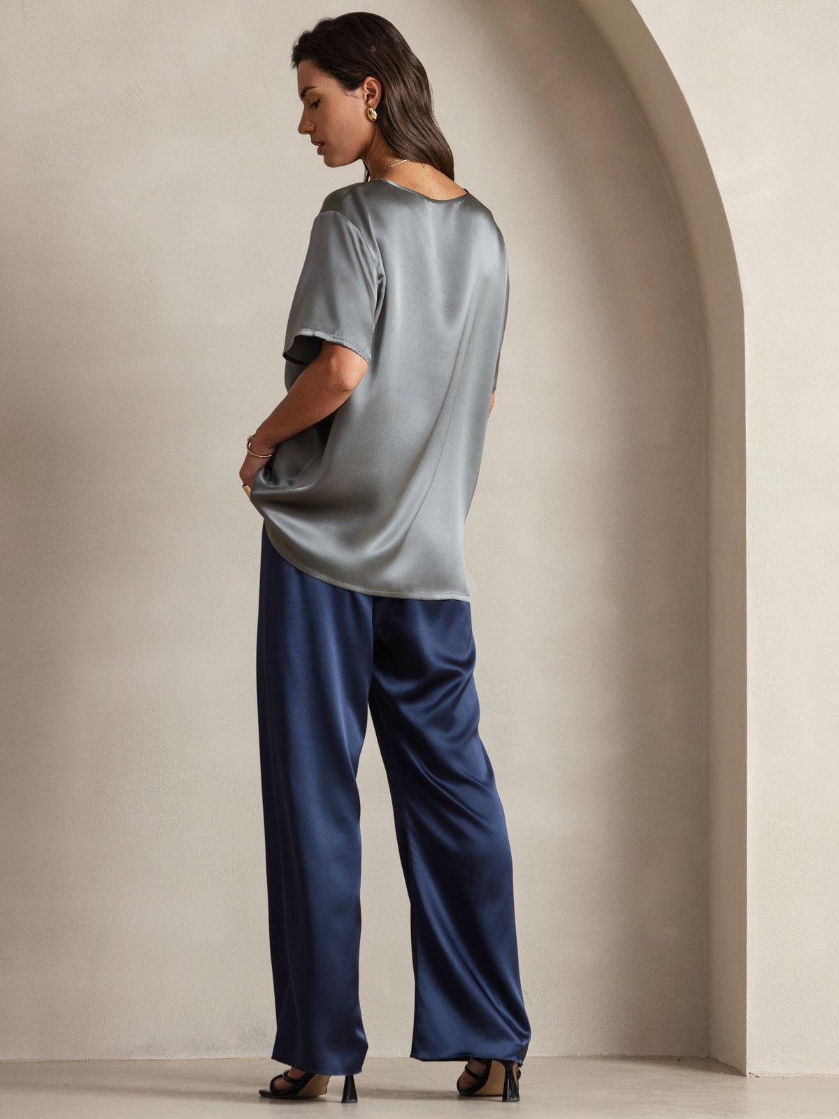 Pure Soie Manches Courtes T-shirt (pantalon non inclus) Pure Soie Manches Courtes T-shirt (pantalon non inclus)