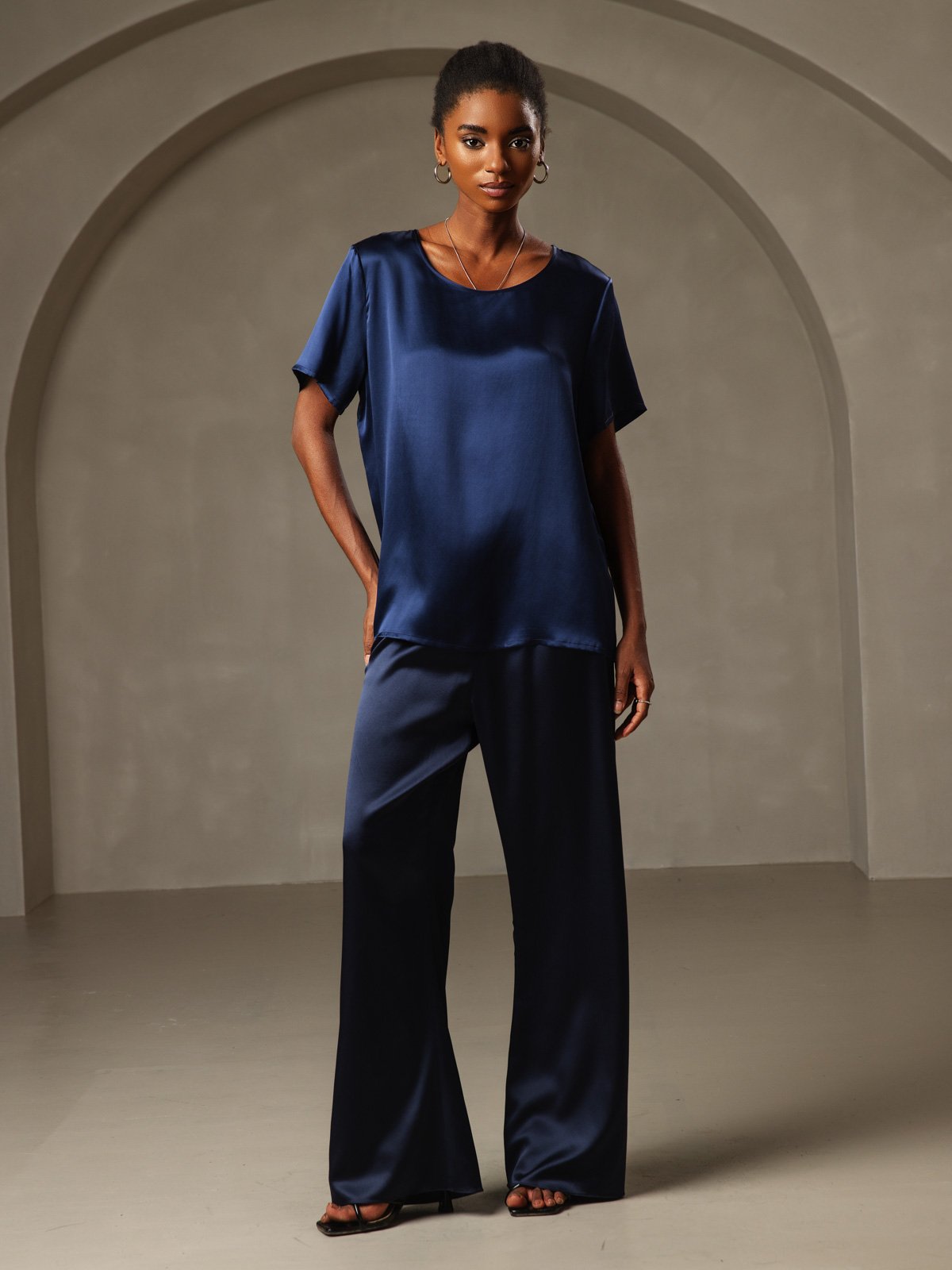 Pure Soie Manches Courtes T-shirt (pantalon non inclus) Pure Soie Manches Courtes T-shirt (pantalon non inclus)