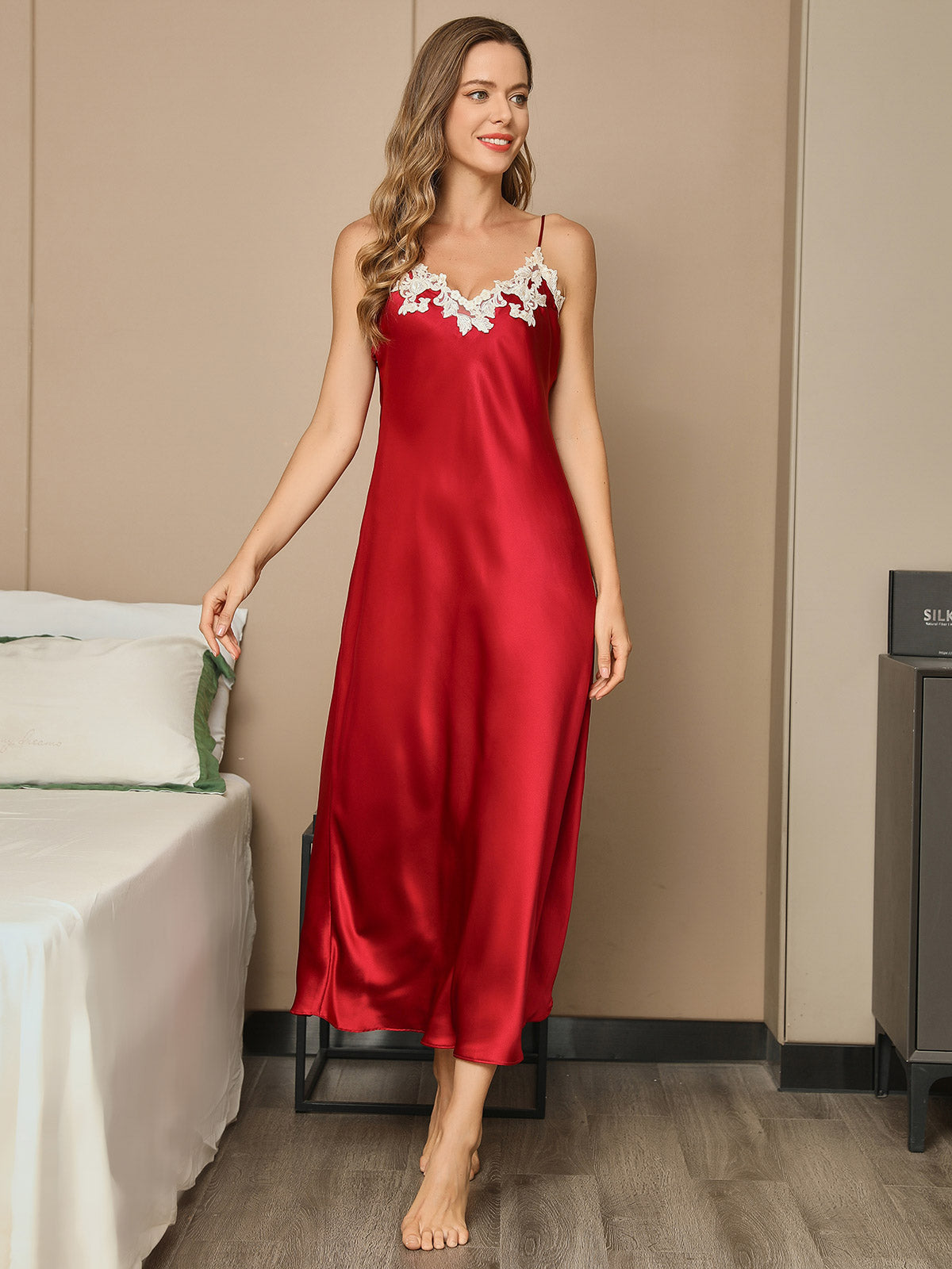 19Momme Robe Maxi en Dentelle et Soie Pure à Dos en V 19Momme Robe Maxi en Dentelle et Soie Pure à Dos en V