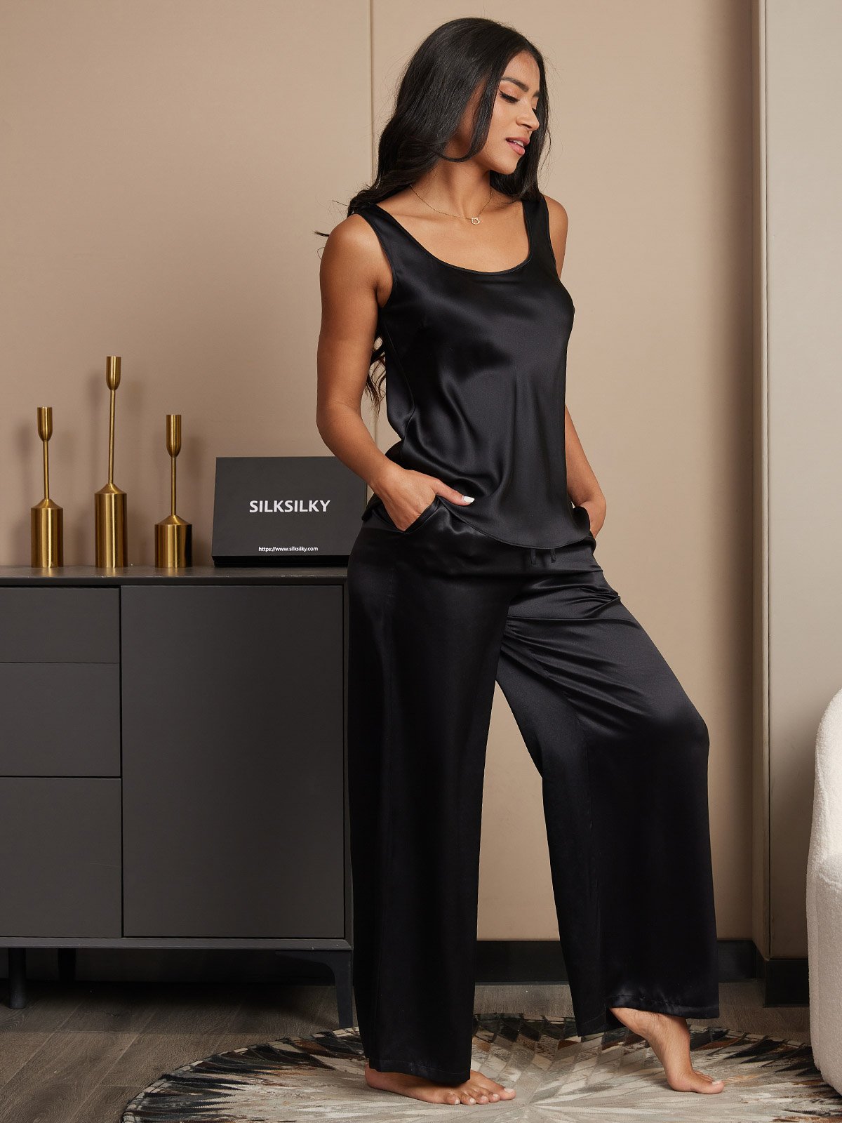 Ensemble pyjama en soie pure avec camisole et pantalon large Ensemble pyjama en soie pure avec camisole et pantalon large