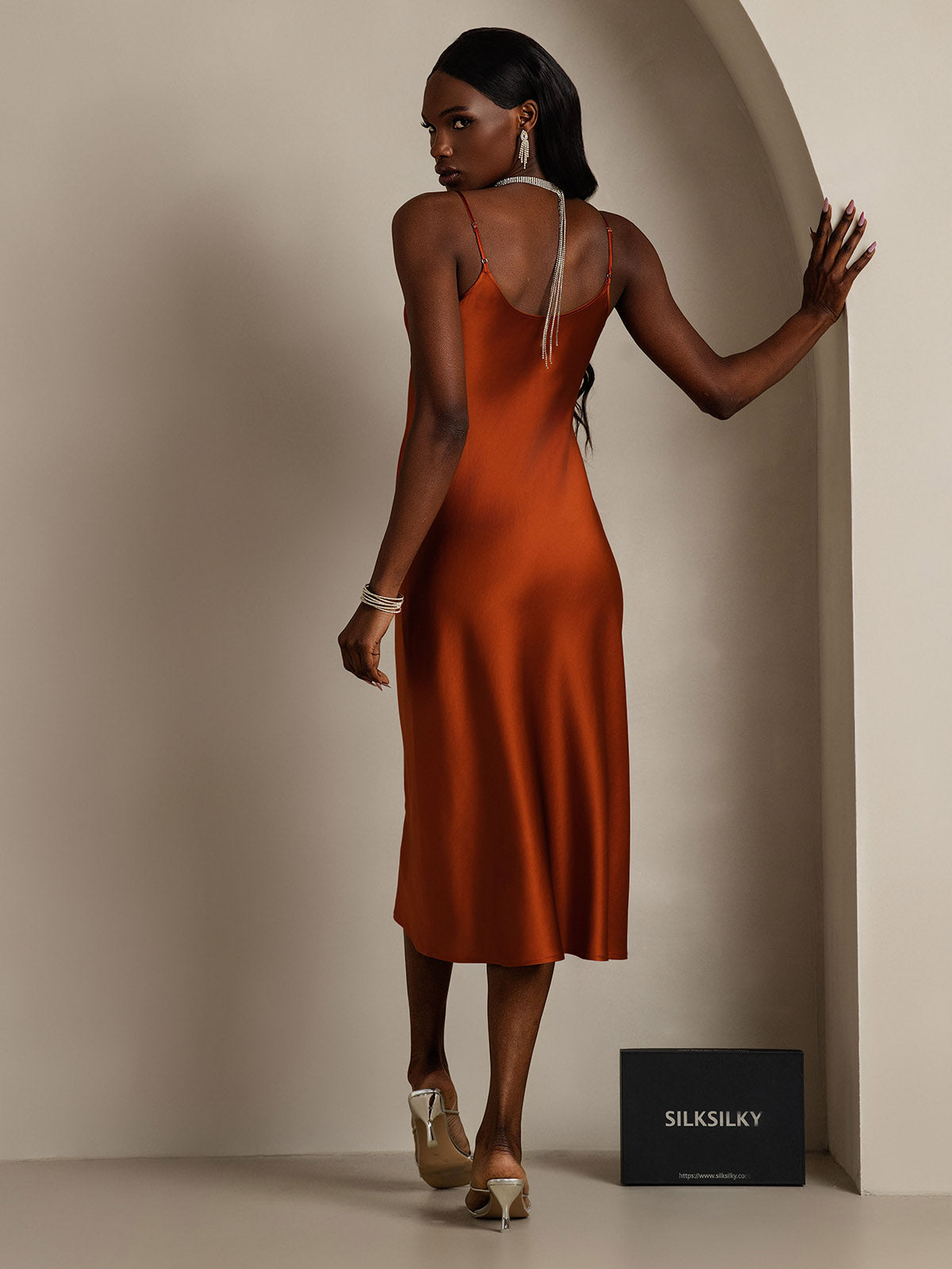 Robe Longue en Soie avec Bretelles Spaghetti Robe Longue en Soie avec Bretelles Spaghetti