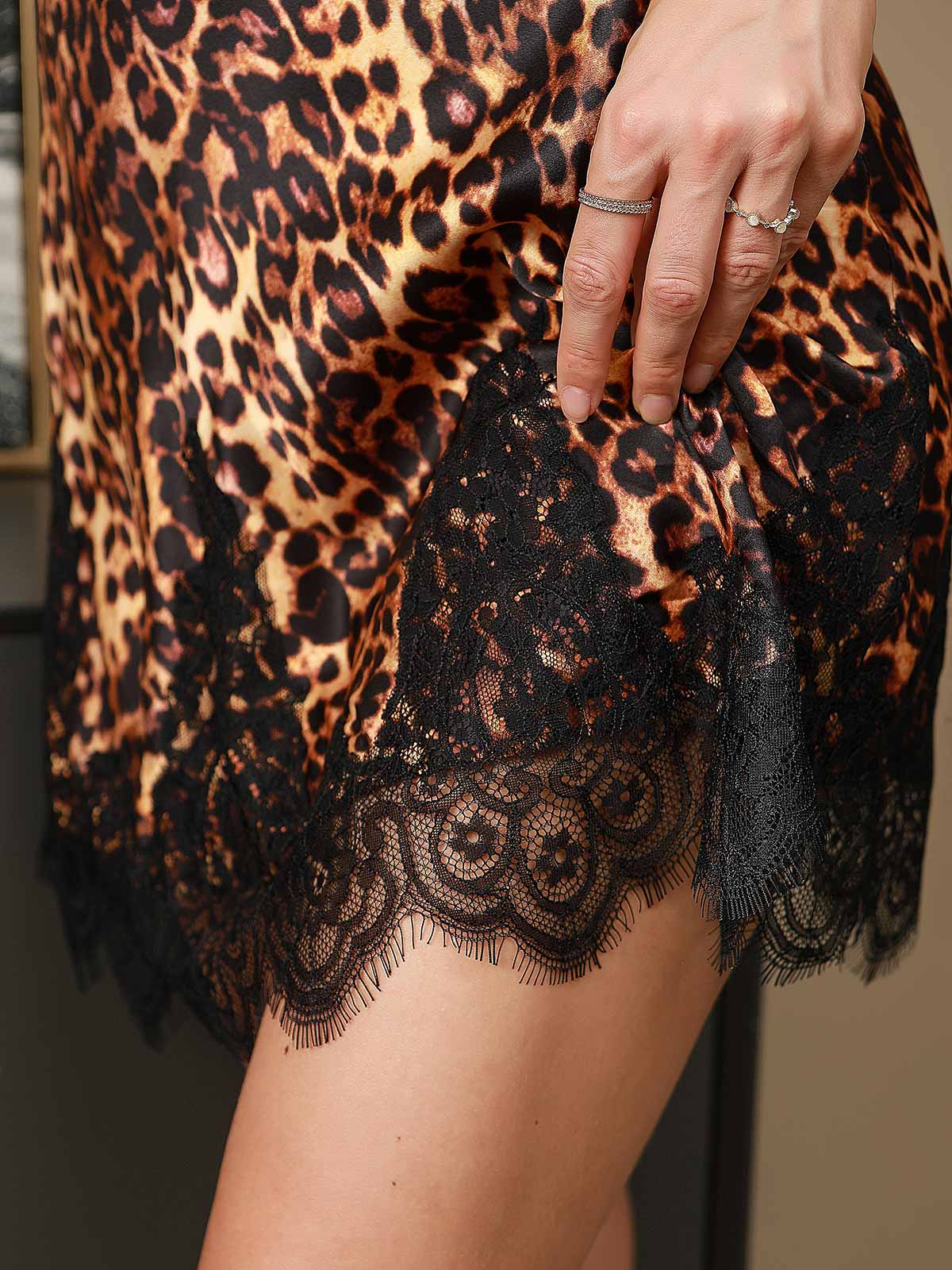 Robe de Nuit en Dentelle de Soie Pure Robe de Nuit en Dentelle de Soie Pure