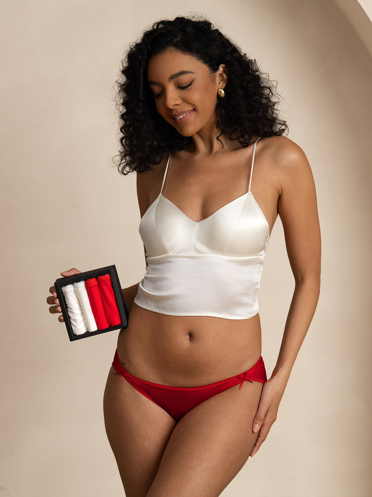 4Pcs Pure Soie Culottes Élégantes (Soutien-Gorge NON Inclus) 4Pcs Pure Soie Culottes Élégantes (Soutien-Gorge NON Inclus)