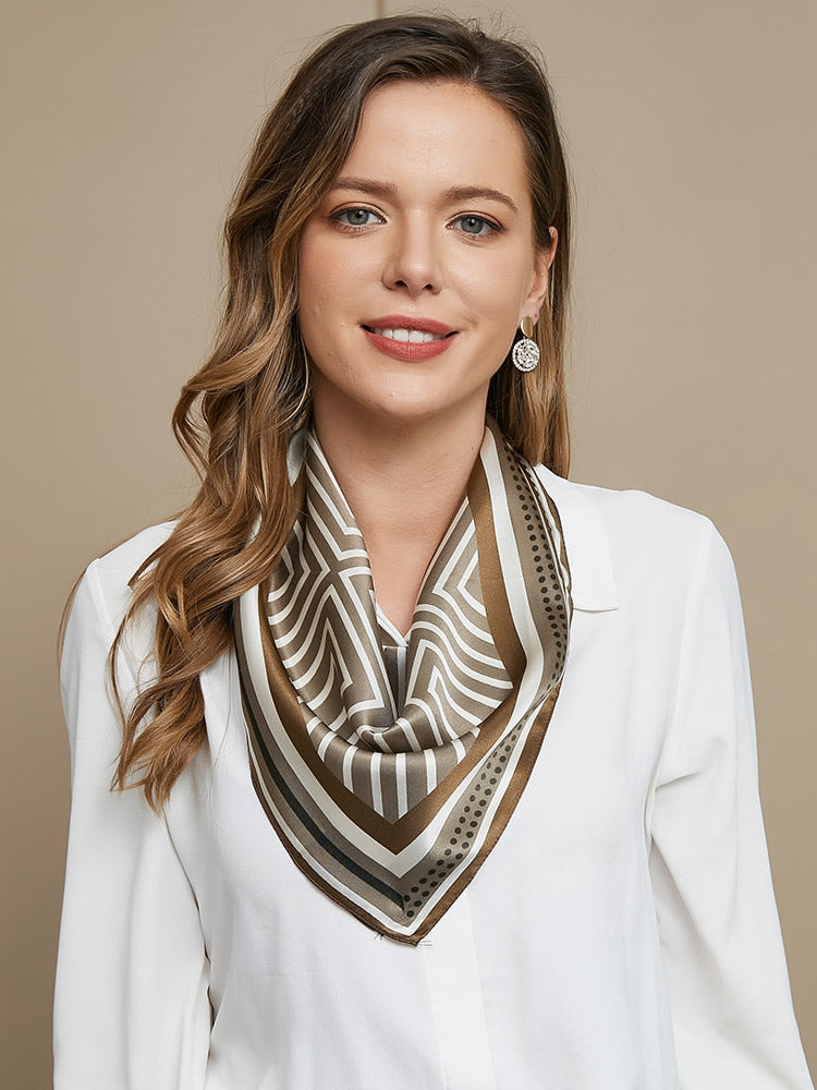 Foulard Carré Motif Géométrique en Pure Soie 53x53cm