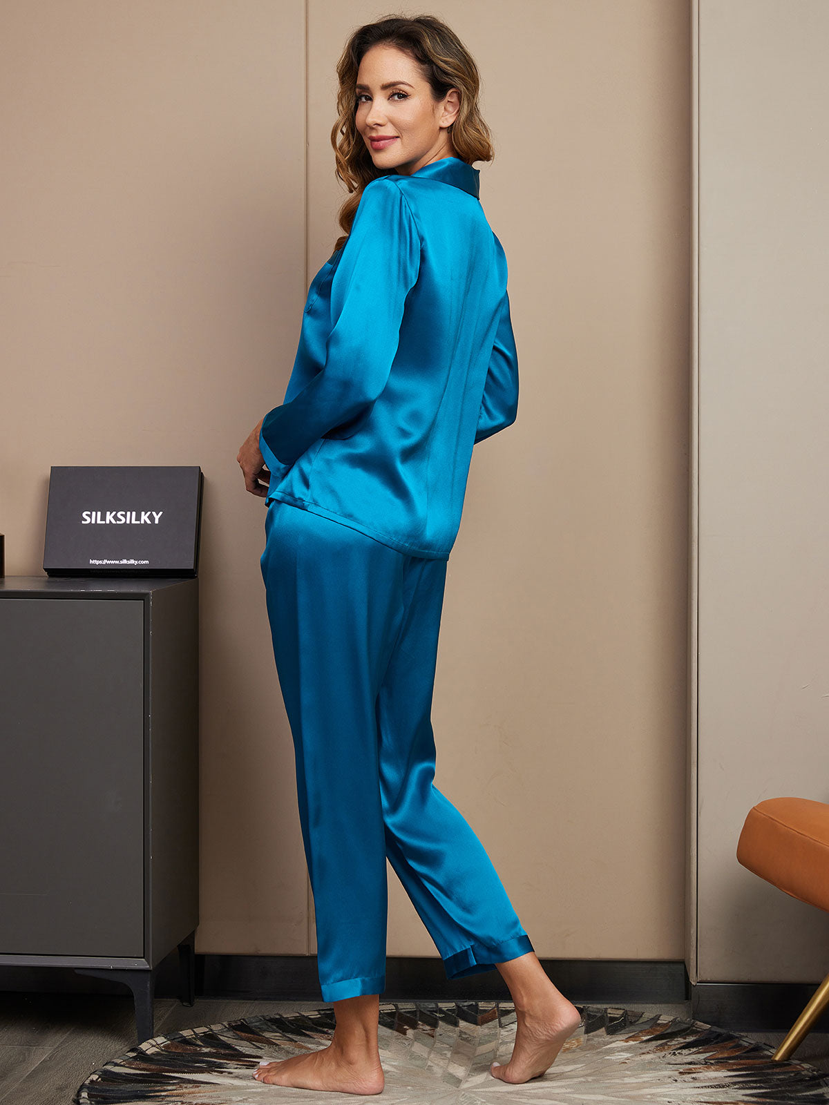 Pyjama DéContracté Pour Femmes En Pur Soie Avec Boutonnage Pyjama DéContracté Pour Femmes En Pur Soie Avec Boutonnage
