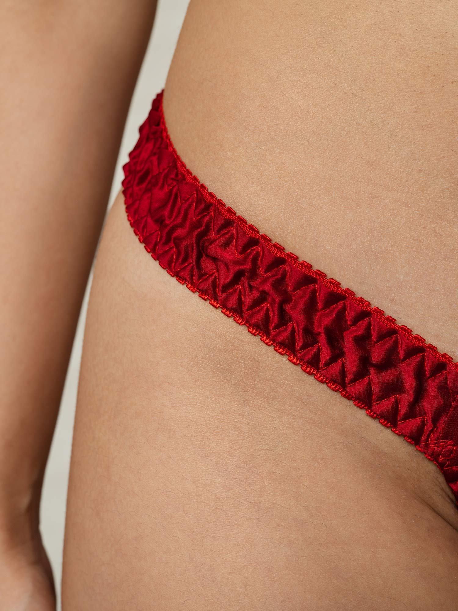 Culotte en soie réversible avec dentelle (soutien-gorge non inclus) Culotte en soie réversible avec dentelle (soutien-gorge non inclus)