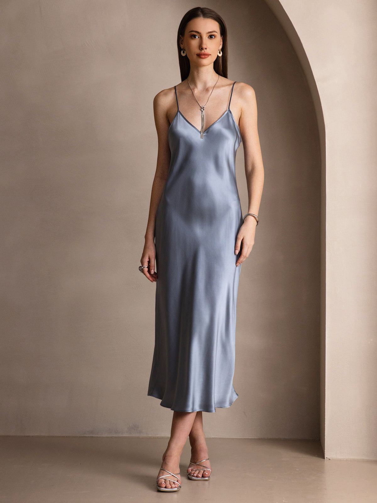 Robe Longue en Soie avec Bretelles Spaghetti Robe Longue en Soie avec Bretelles Spaghetti