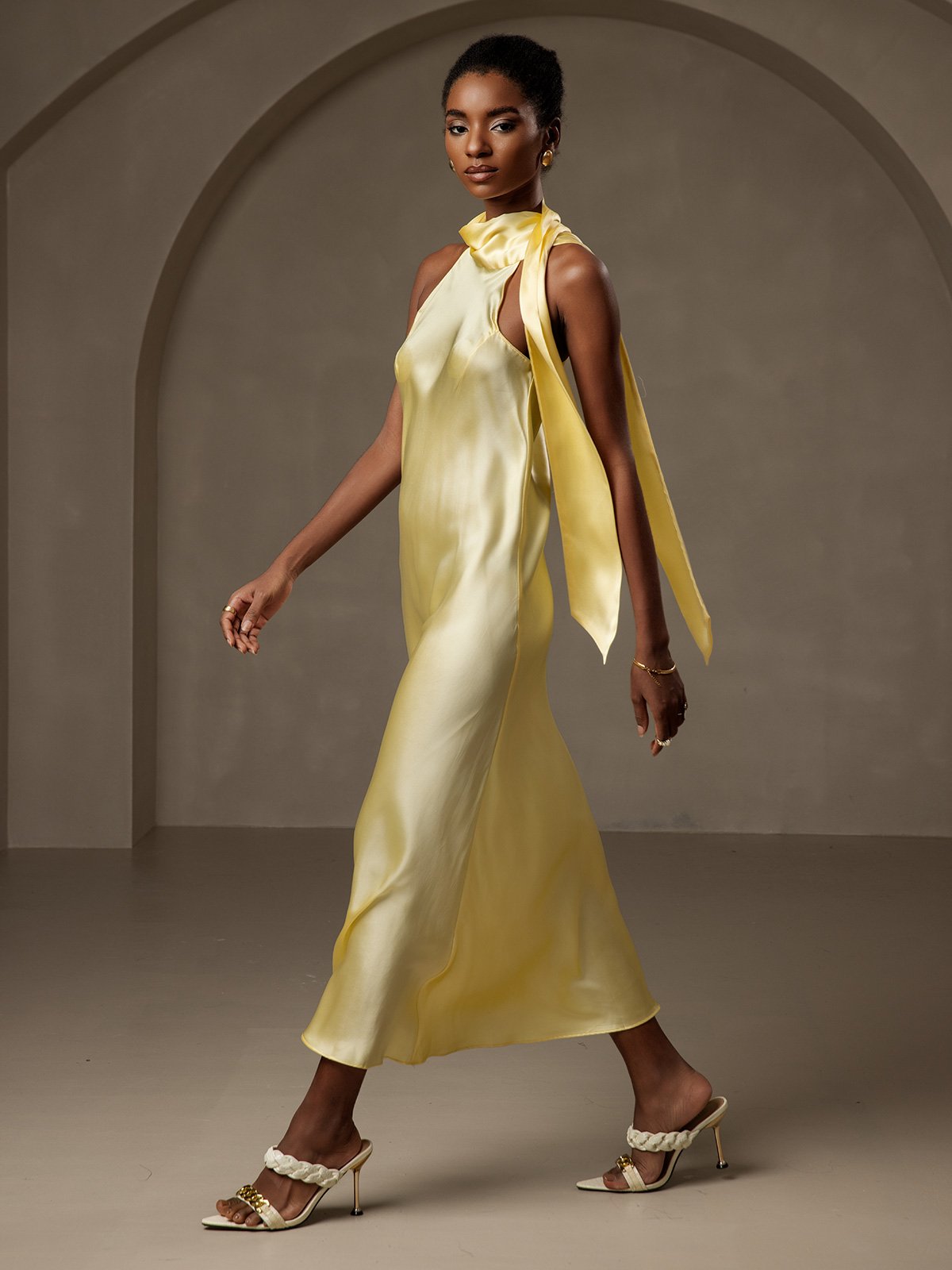 19Momme Soie Nouer Col Maxi Robe 19Momme Soie Nouer Col Maxi Robe