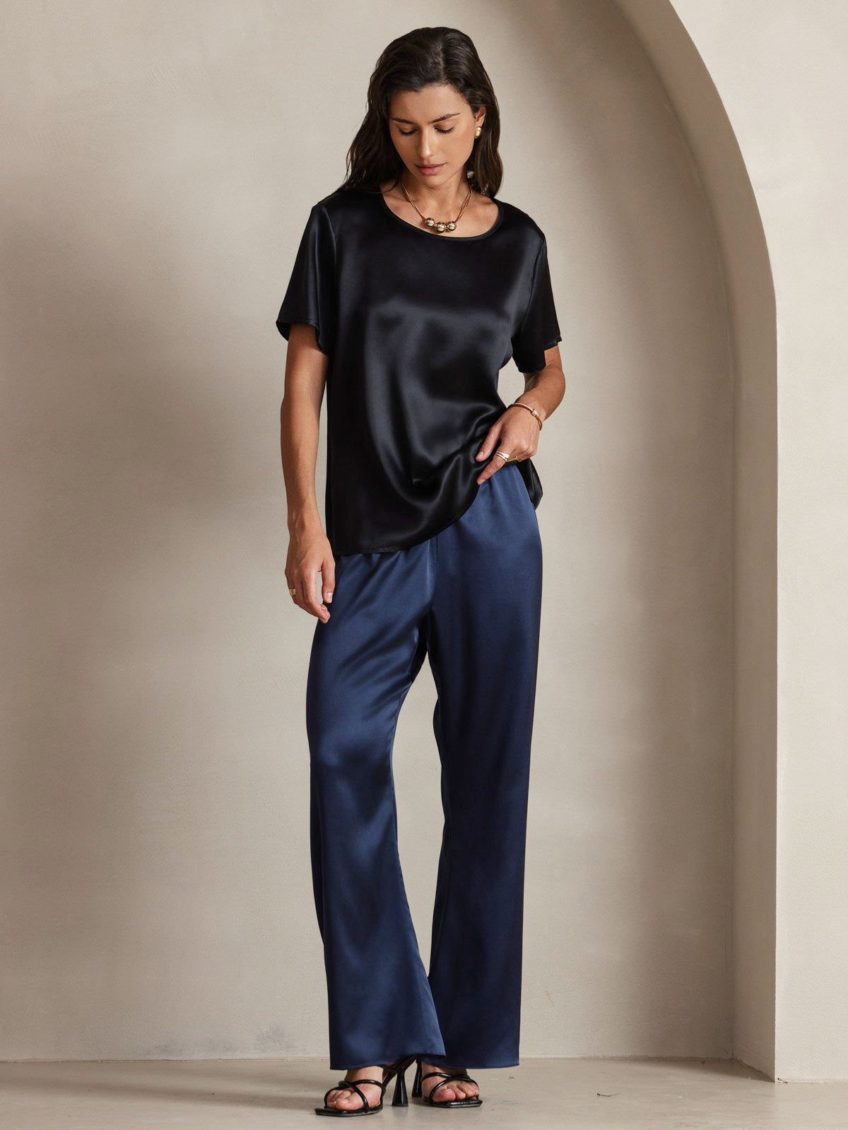 Pure Soie Manches Courtes T-shirt (pantalon non inclus) Pure Soie Manches Courtes T-shirt (pantalon non inclus)