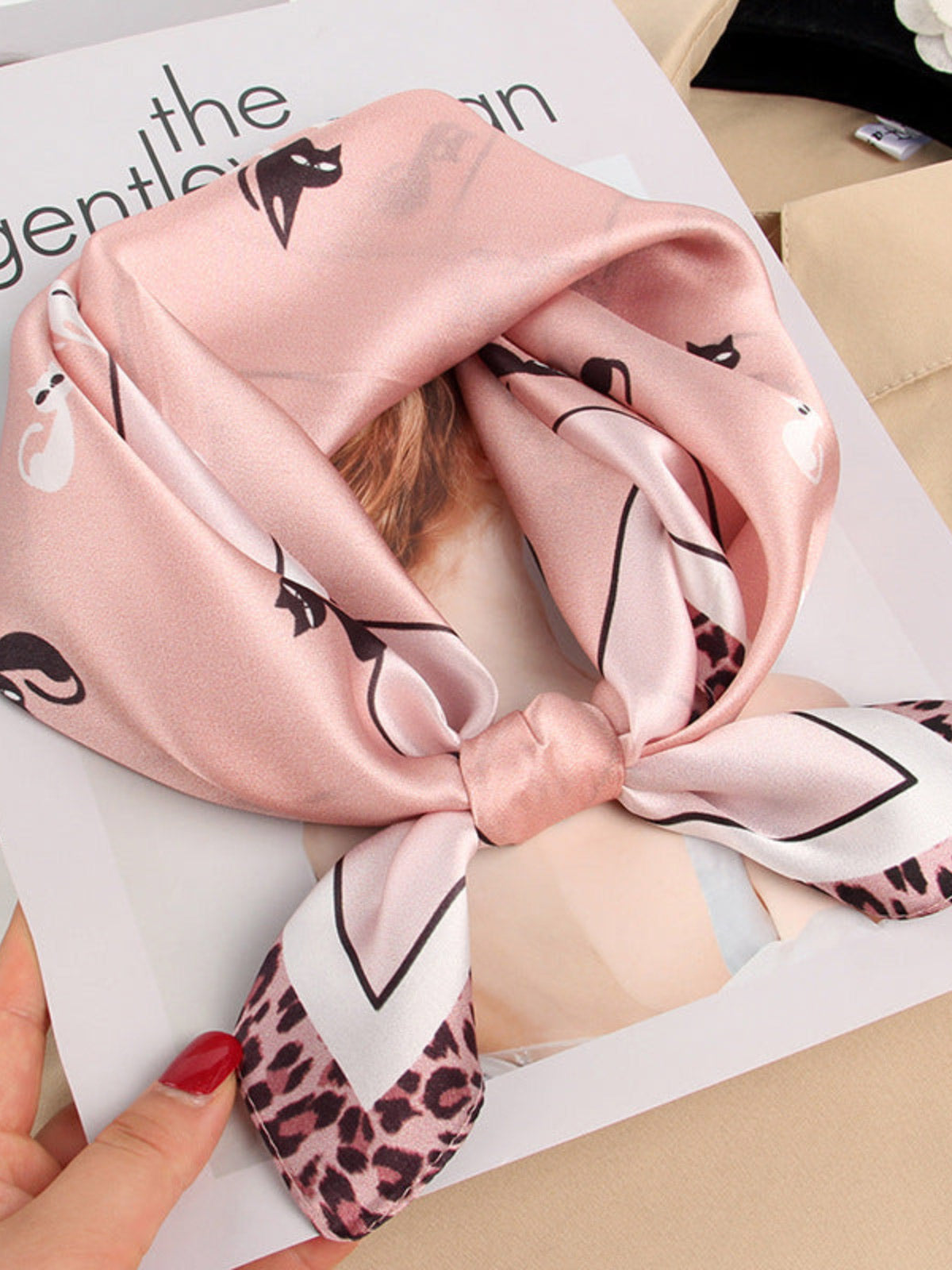 Foulard Carré de Créateur Imprimé en Pure Soie 53x53cm / 21