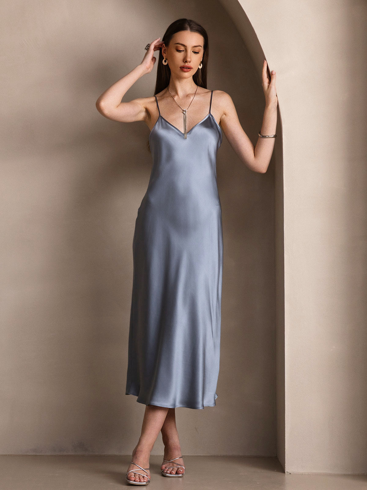 Robe Longue en Soie avec Bretelles Spaghetti Robe Longue en Soie avec Bretelles Spaghetti