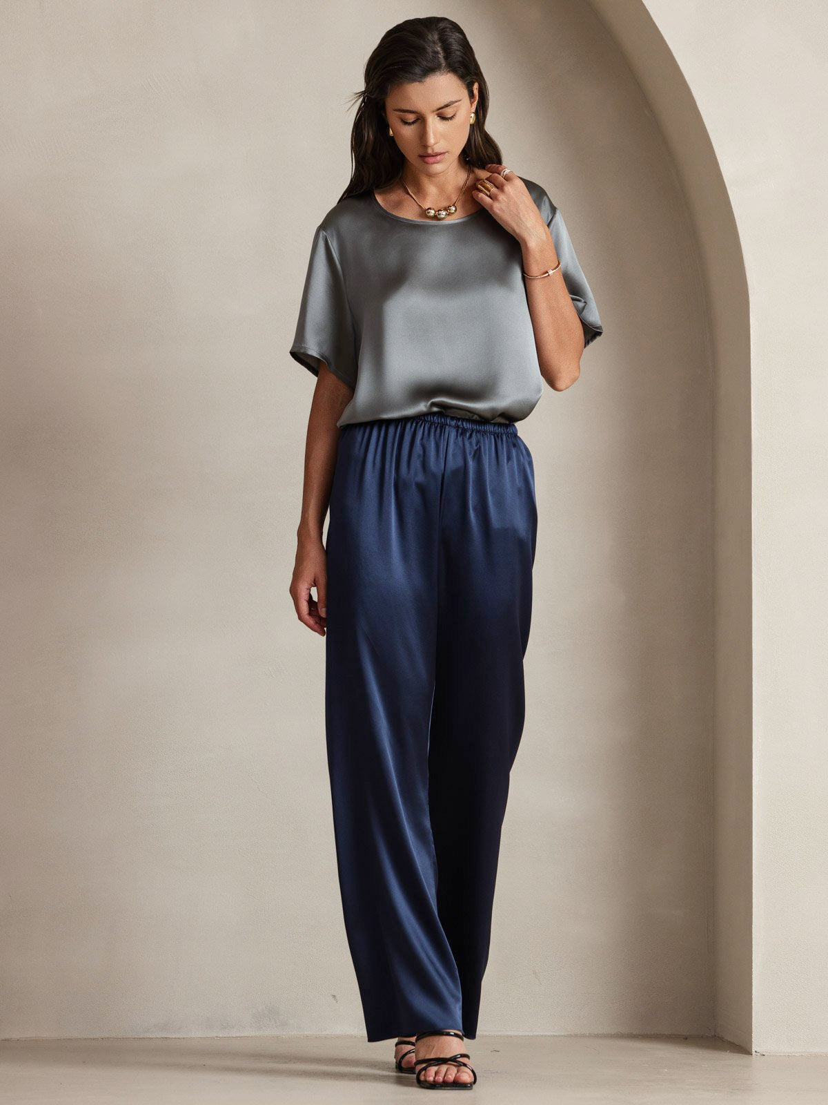 Pure Soie Manches Courtes T-shirt (pantalon non inclus) Pure Soie Manches Courtes T-shirt (pantalon non inclus)