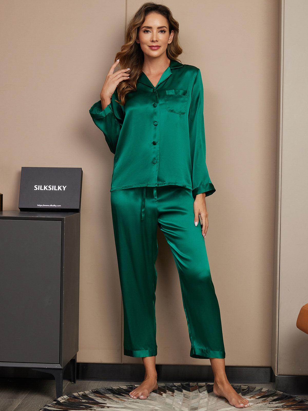 Pyjama DéContracté Pour Femmes En Pur Soie Avec Boutonnage Pyjama DéContracté Pour Femmes En Pur Soie Avec Boutonnage