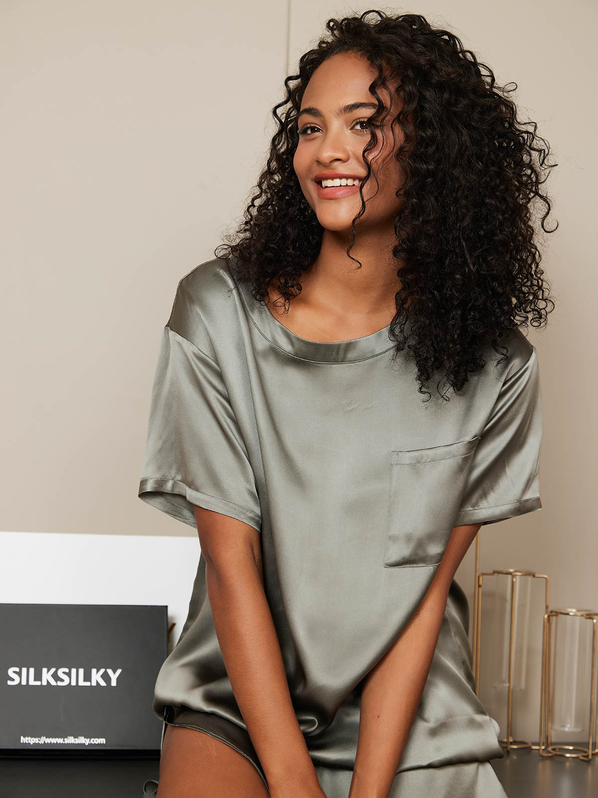 Ensemble Pyjama Court En Soie Oversize Pour Femmes Ensemble Pyjama Court En Soie Oversize Pour Femmes