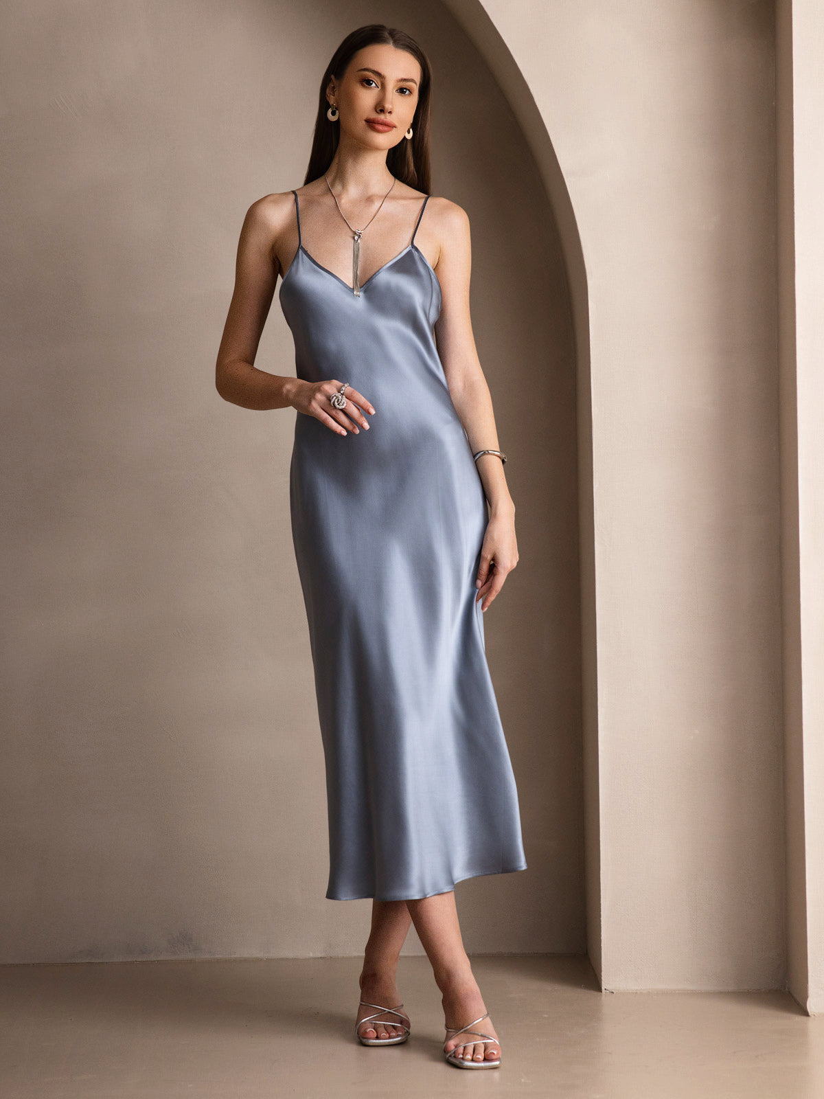 Robe Longue en Soie Pure avec Bretelles Spaghetti Robe Longue en Soie Pure avec Bretelles Spaghetti