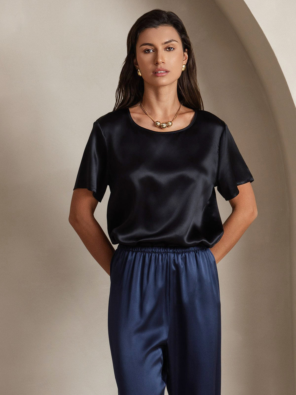 Pure Soie Manches Courtes T-shirt (pantalon non inclus) Pure Soie Manches Courtes T-shirt (pantalon non inclus)